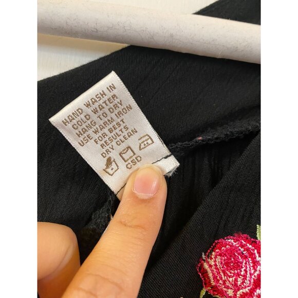 Drapers & Damons PM Black Embroidered Rayon V-Neck Midi Dress With Red Rose Acce - Picture 4 of 6